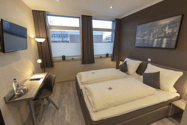 Room 15 of 33