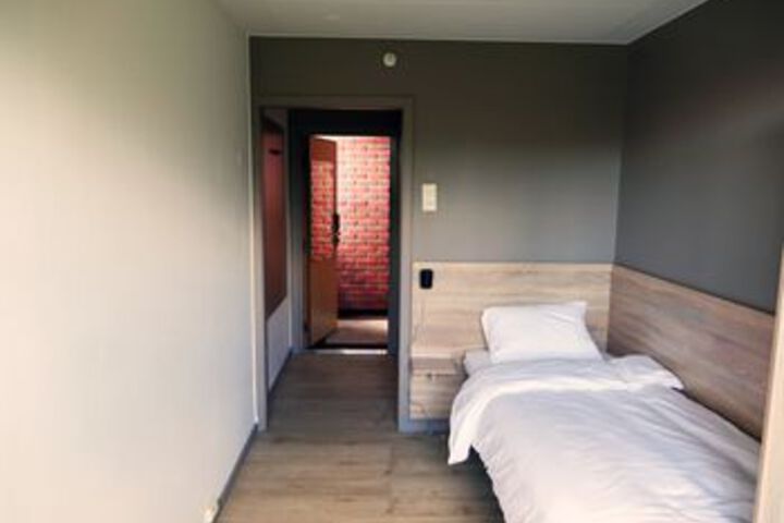 Room 34 of 59