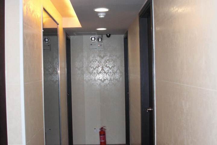 Ballroom/Hall 26 of 30
