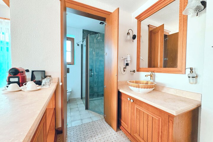Room 15 of 63