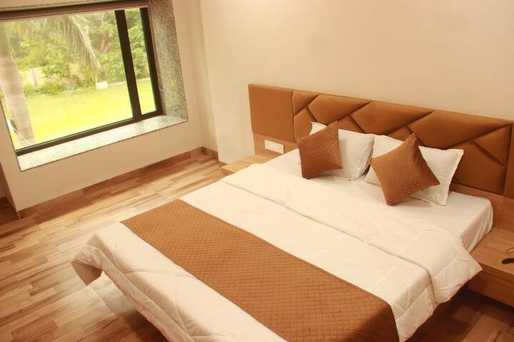 Room 13 of 38