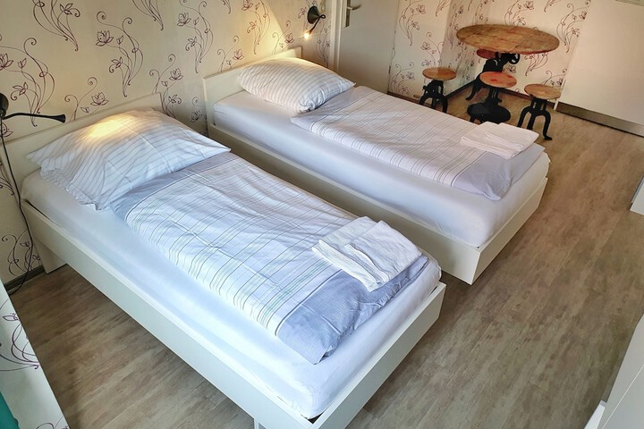 Room 16 of 156