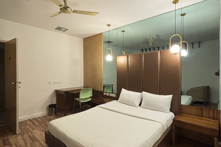 Room 5 of 12