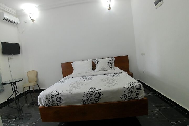 Room 3 of 40