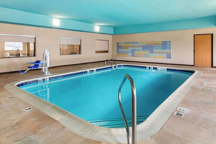Hotel Pool