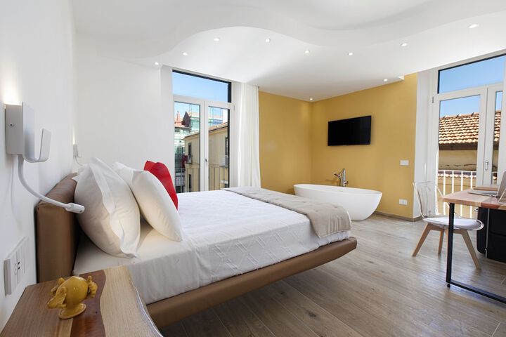 Room 10 of 77