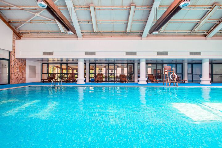 Hotel with Pool