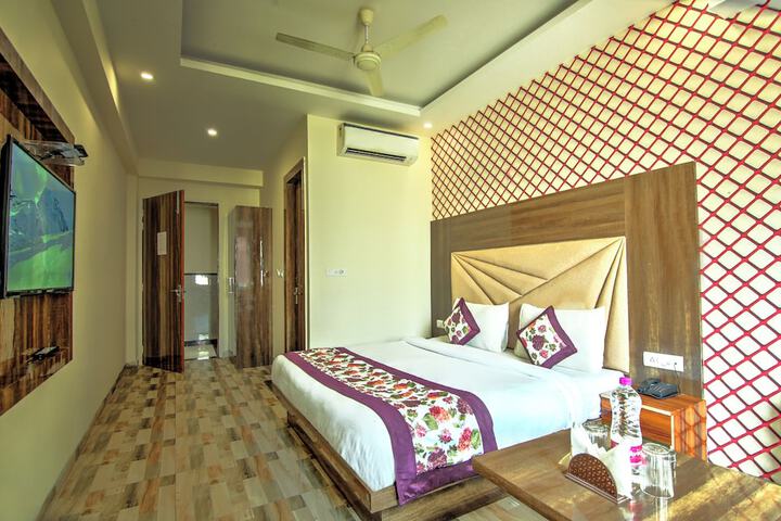Room 6 of 16