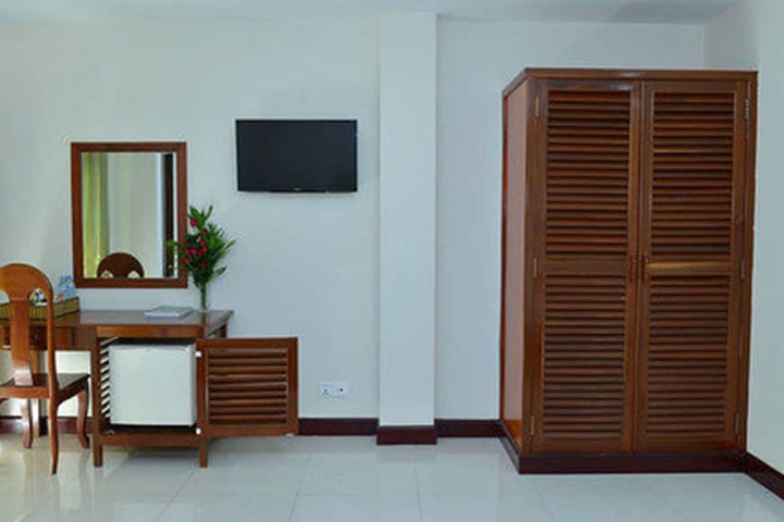 Room 13 of 29