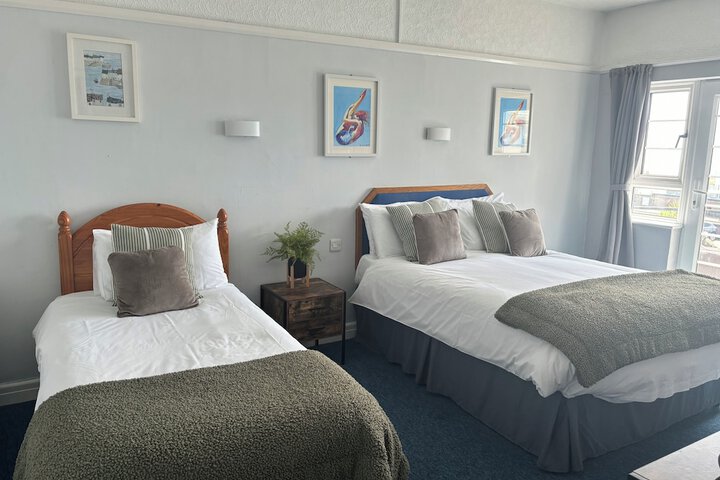 Room 3 of 40