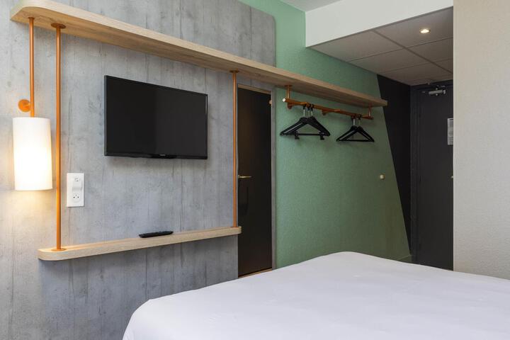 Room 63 of 99
