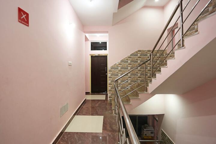 OYO 9090 Hotel Royal Annex