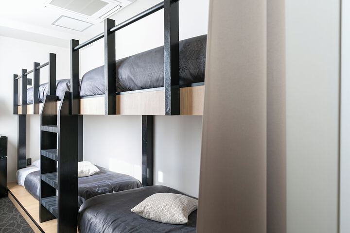 Room 52 of 144