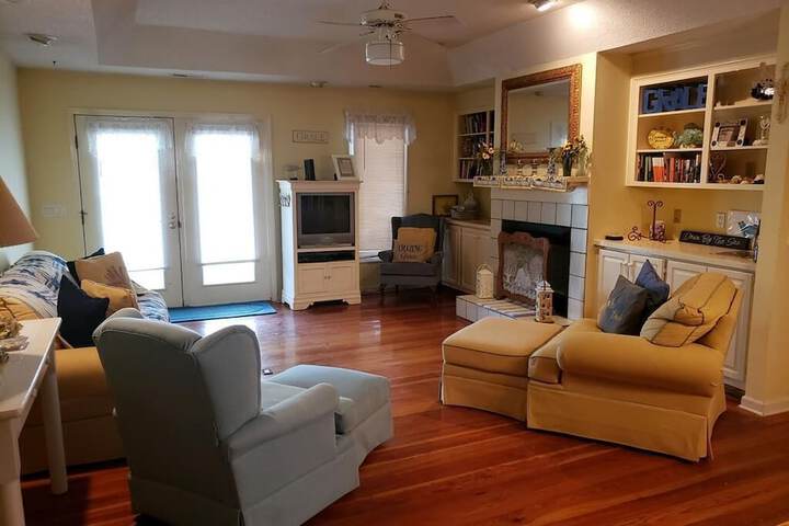 Room 8 of 9