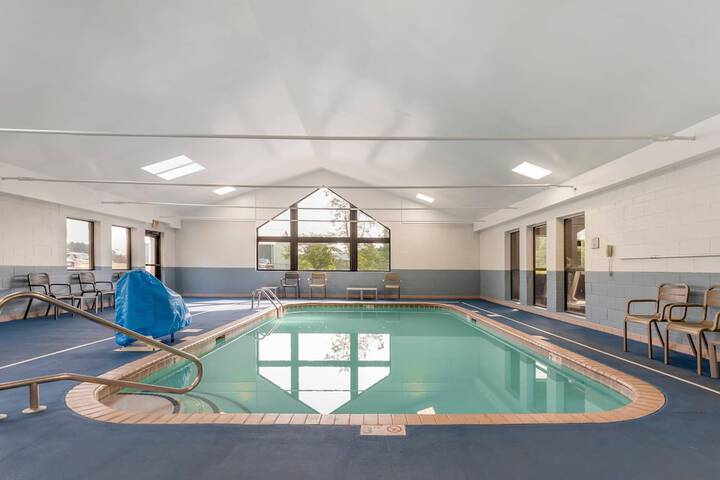 Pool image of Comfort Inn & Suites LaVale - Cumberland