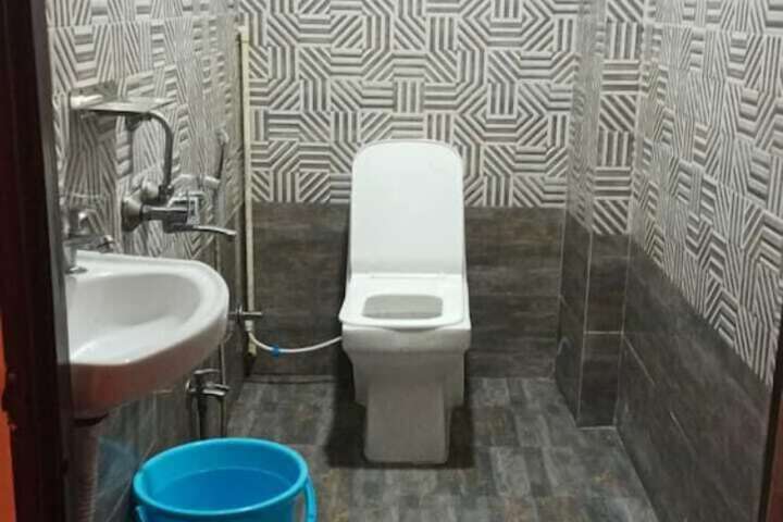Room 5 of 7