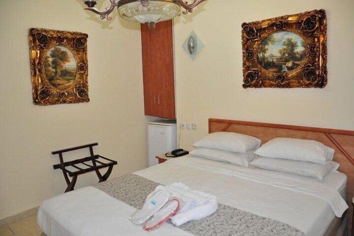 Room 5 of 37