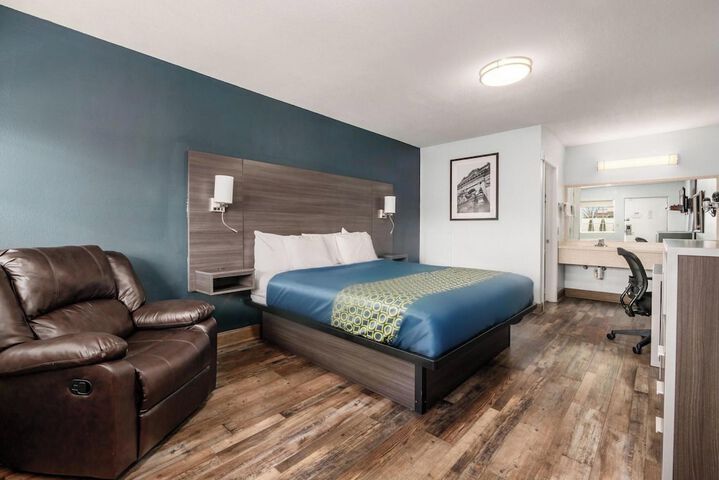 1 Queen Bed (18 of 31)