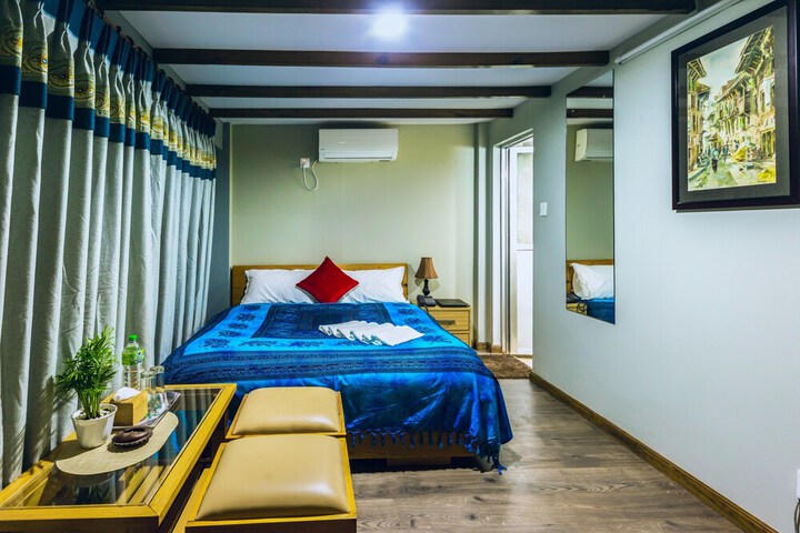 Room 8 of 32