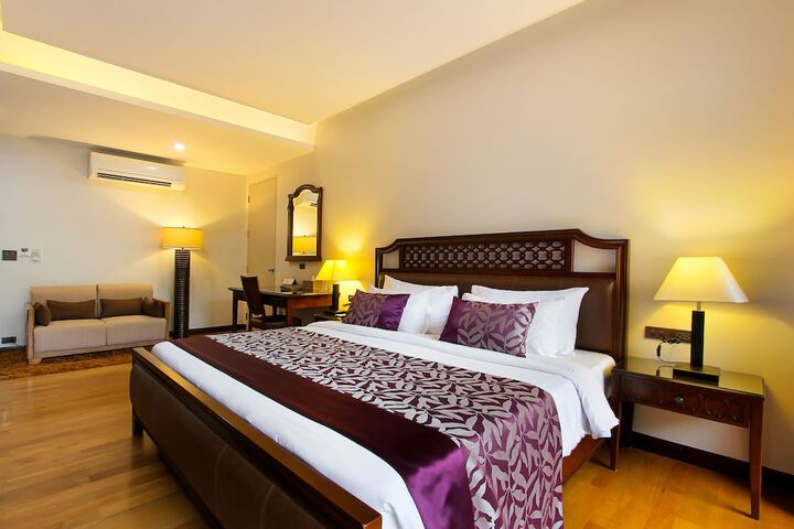 Room 10 of 80
