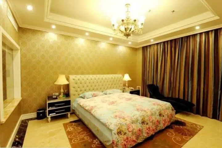 Room 9 of 9