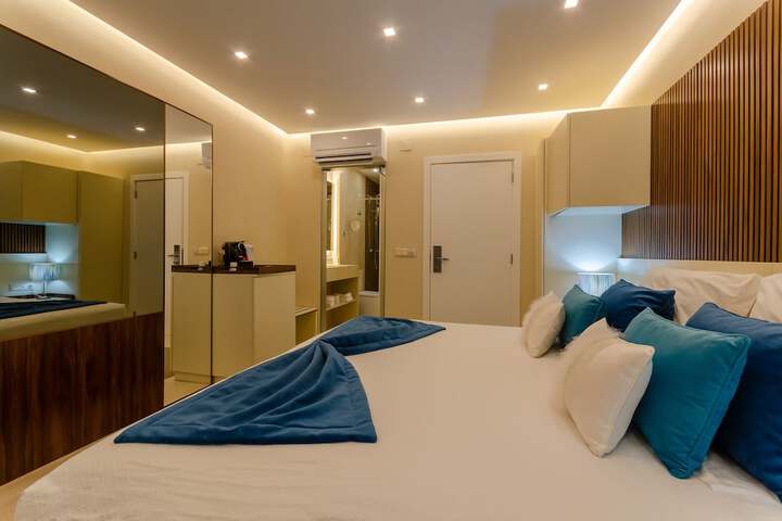 Room 44 of 108