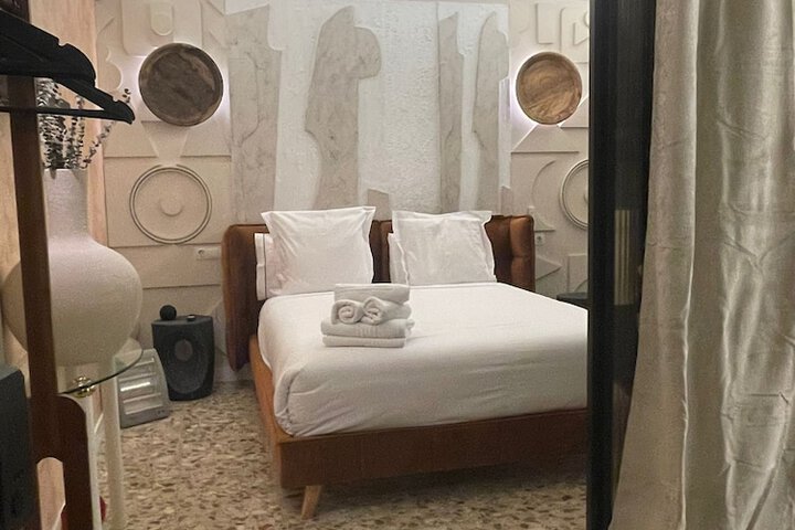 Room 42 of 86