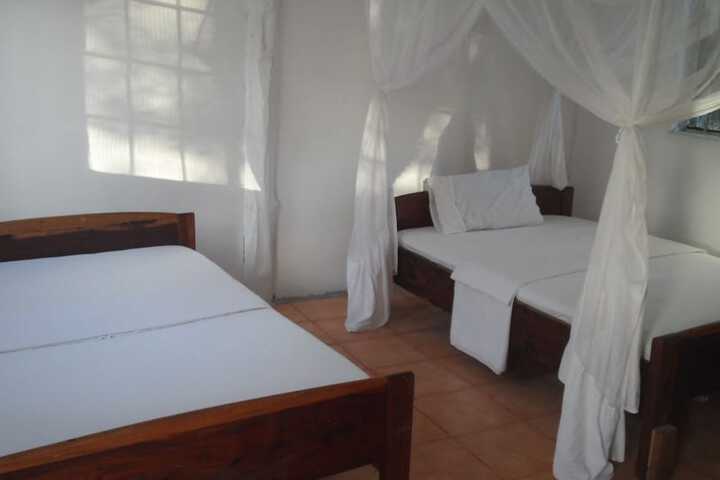 Room 7 of 9