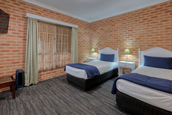 Room 8 of 43