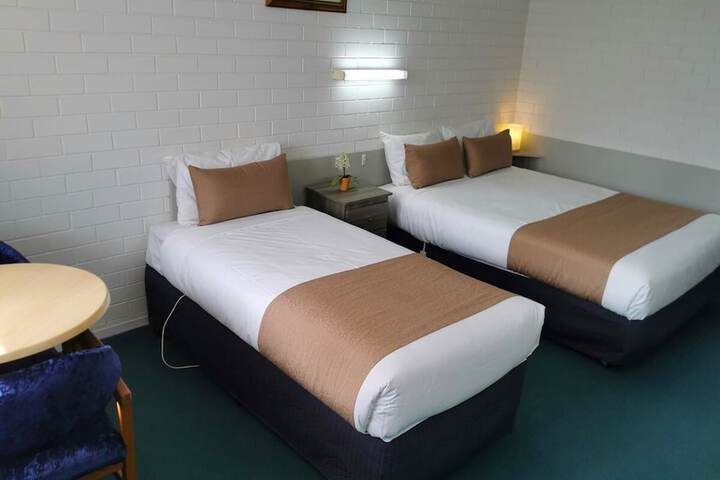 Room 13 of 64