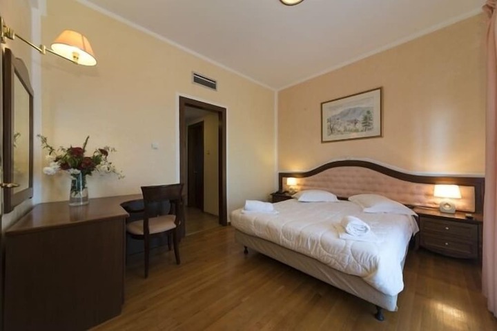 Room 22 of 34