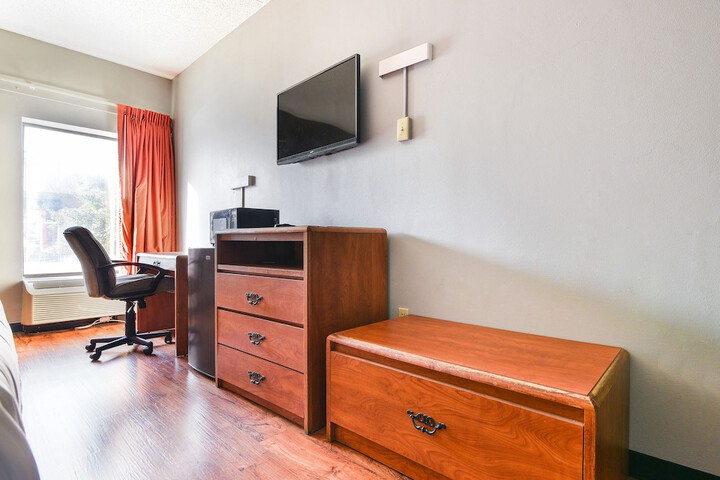 Premium King Bed (2 of 11)