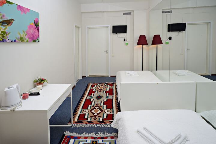 Room 9 of 48
