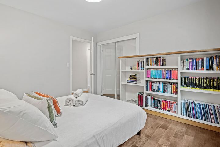 Room 2 of 66