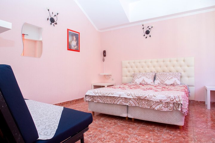 Room 6 of 47