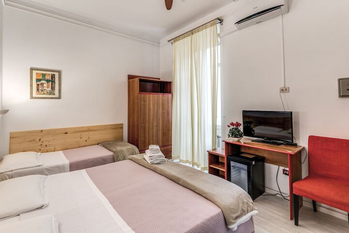 Room 11 of 25