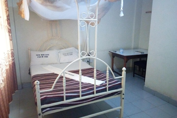 Room 5 of 22