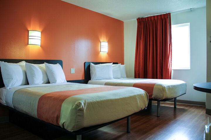 2 Double Beds (1 of 6)