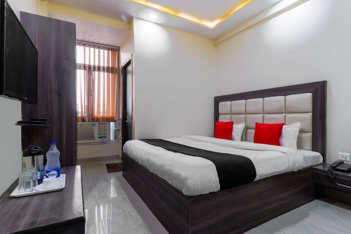 Room 10 of 17
