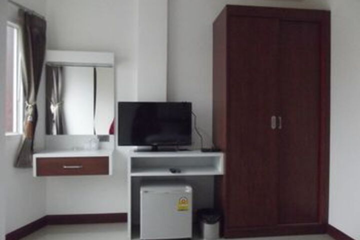 Room 11 of 17
