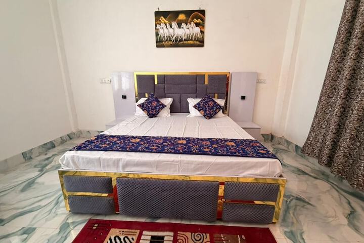 Room 32 of 69