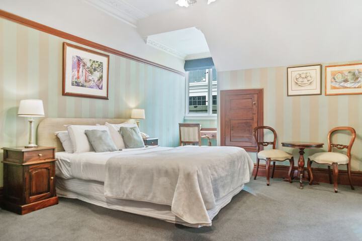 Room 6 of 24