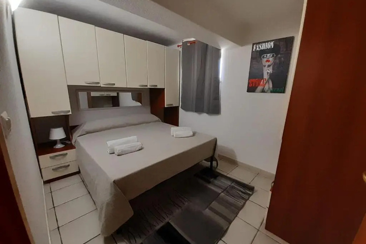 Room 2 of 20