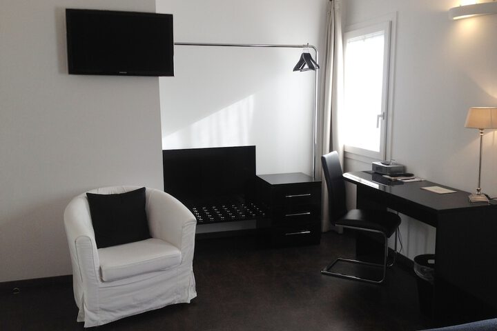 Room 10 of 25