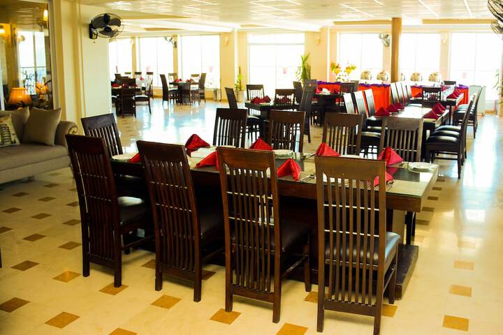 Dining 79 of 83