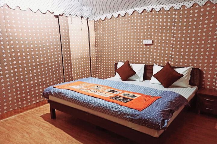 Room 6 of 18