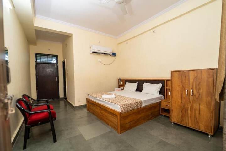 Room 6 of 14