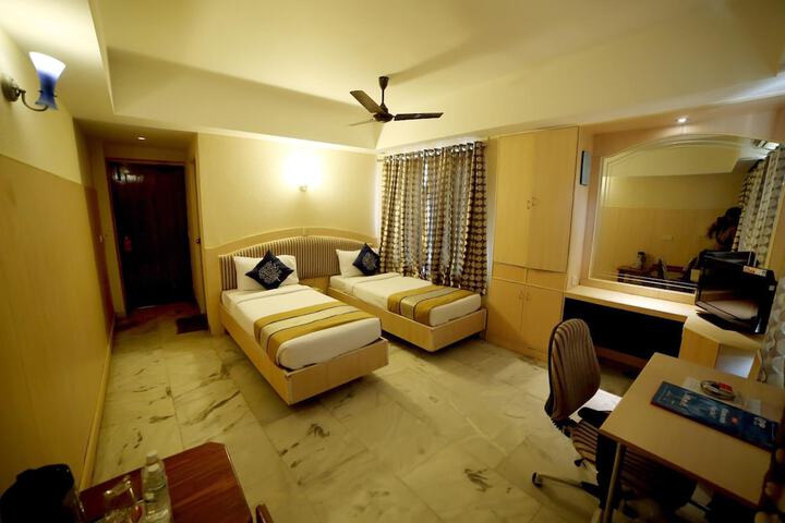 Room 13 of 33