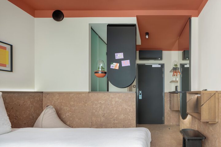 Room 34 of 48