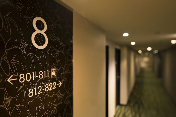 Ballroom/Hall 12 of 14